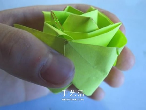 The origami illustration of the original paper rose is very detailed