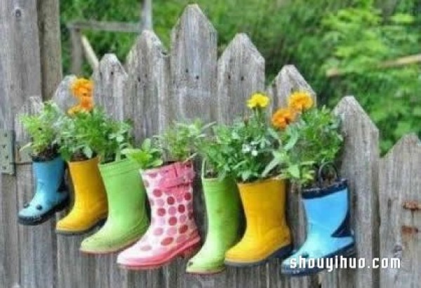 Use old shoe waste into flower pots to DIY to make super unique potted plants