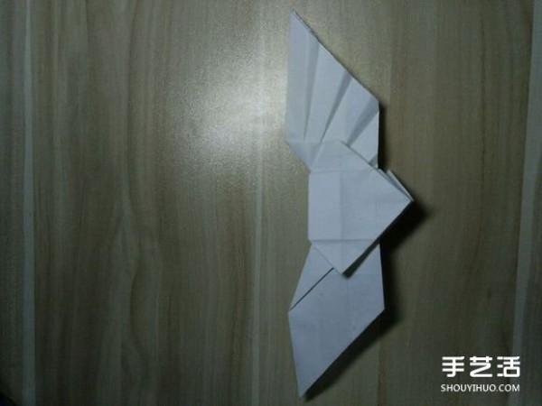 Flying origami heart with steps to fold a heart-shaped with wings