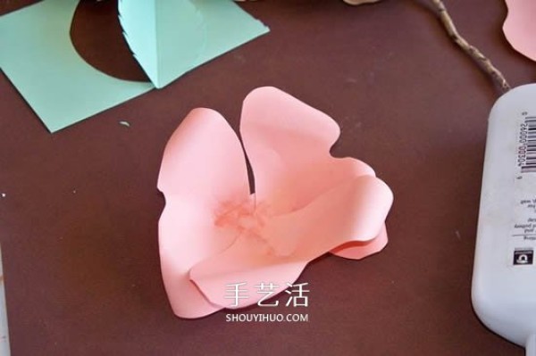 How to make cardboard roses and illustrate how to make simple colored paper roses