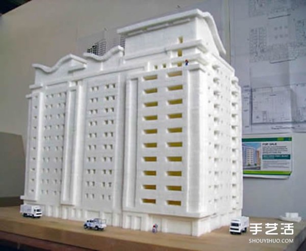 Magnificent and sweet! An architectural model created using sugar cubes as bricks