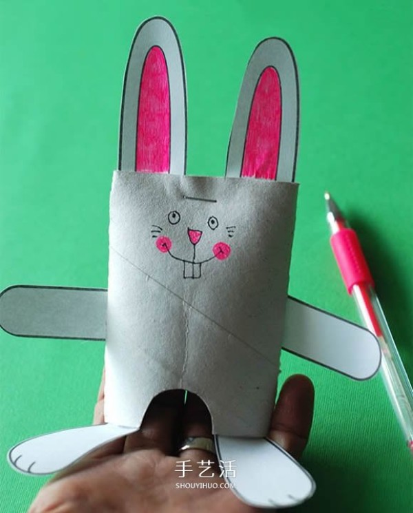 Illustrations of using waste materials in kindergarten to make rabbits from paper tubes with white rabbits