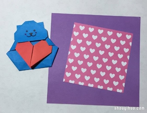 Illustrations of how to fold a cute little bear with a hand-made origami and a loving heart