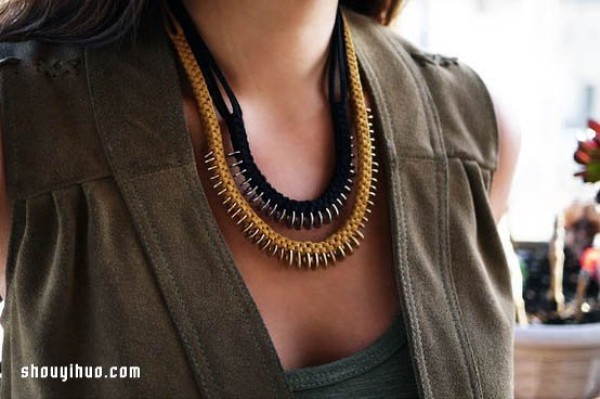 DIY Handmade Illustrated Tutorial for Stylish and Attractive Leather Metallic Necklace