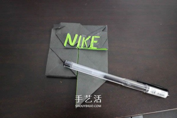 How to Origami the Nike Logo, Illustrations of How to Fold the NIKE Logo