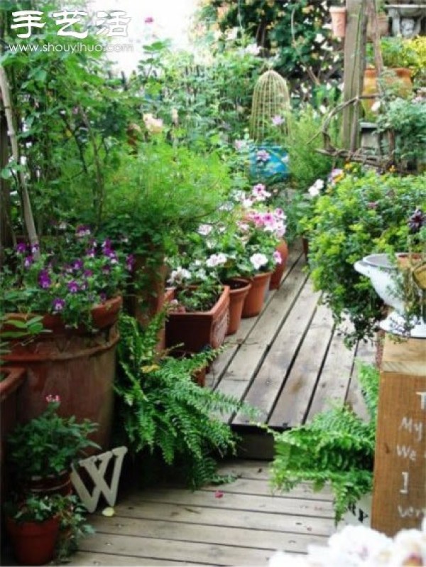 A fairy-tale balcony arrangement full of flowers and plants