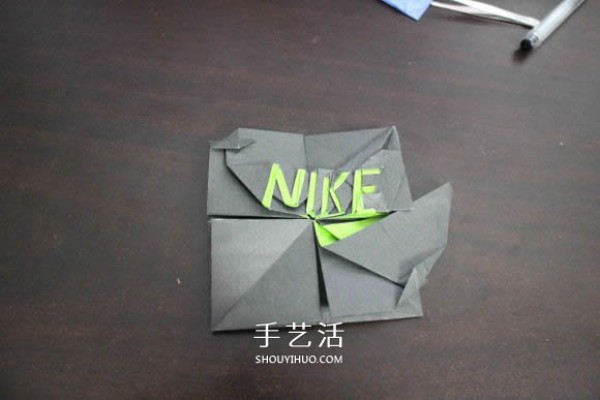 Illustrations of how to fold the NIKE logo using the origami method