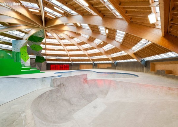 Huge mushrooms landed in Denmarks 1,000-square-foot giant street sports park