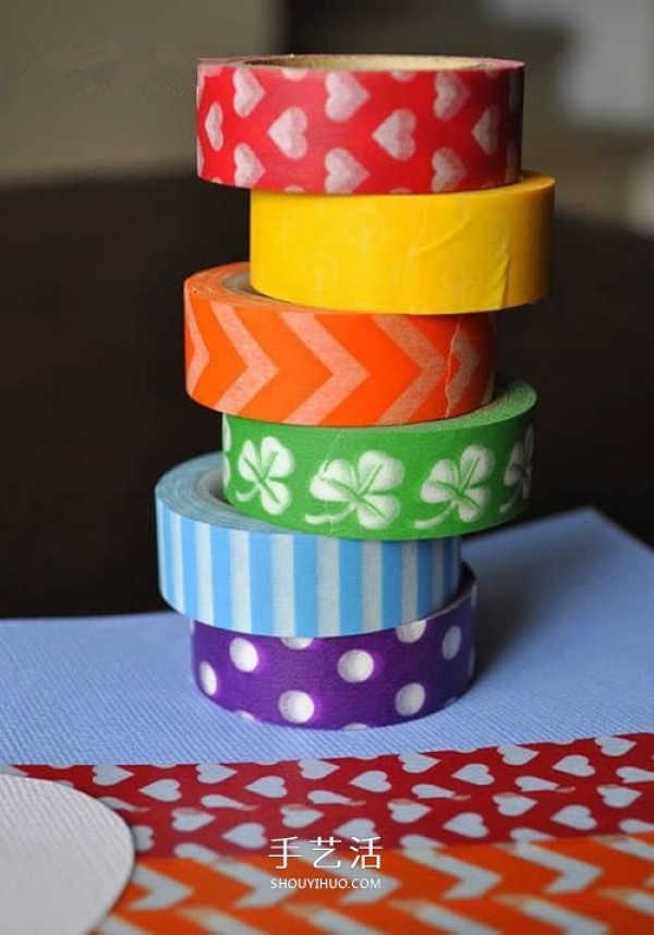 Its super easy to make your own beautiful rainbow cards by sticking some tape on them! 