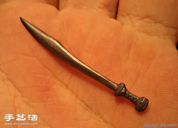 Shocking pencil lead carving. Do you want to try DIY too? 