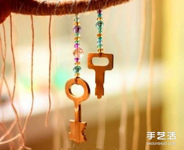 Tutorial on making DIY wind chimes with discarded keys and how to make key wind chimes with beads