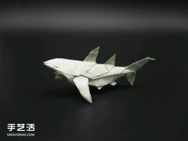 Super complex origami shark illustration, detailed steps for folding a three-dimensional shark