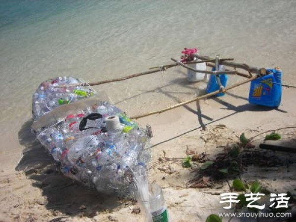 Plastic bottle DIY to make a simple raft