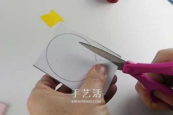 The method of making a snowman greeting card for the Spring Festival can also be used as a Christmas and New Year greeting card