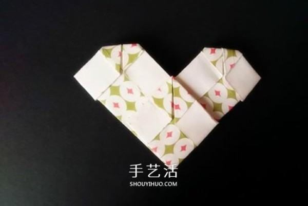 How to fold a simple plaid heart with plaid peach hearts and an illustration of the folding method