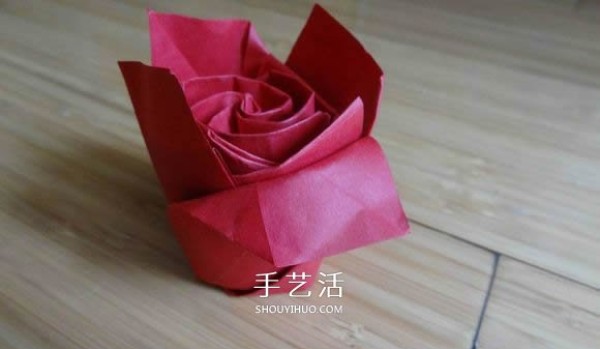 Represents beauty and love! Step by step illustration of handmade origami roses