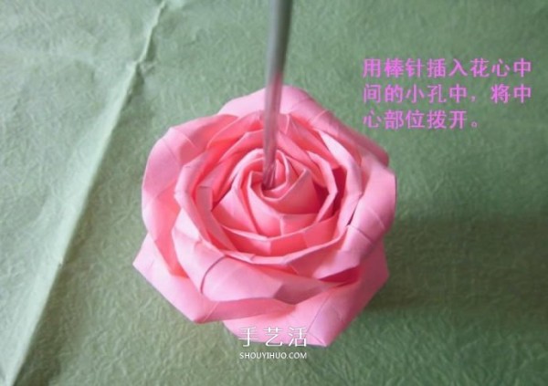 How to fold a wine glass rose and illustrate the process of handmade origami wine glass roses