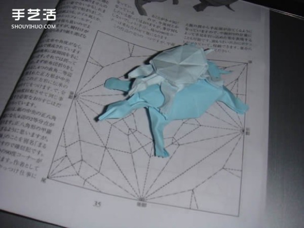 How to fold a soft-shell turtle, illustration of how to fold a three-dimensional soft-shell turtle,