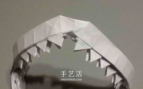 The origami method of shark mouth, step by step diagram of how to fold the sharks mouth