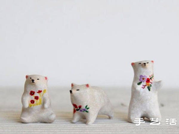 Naive and cute clay to make animal dolls