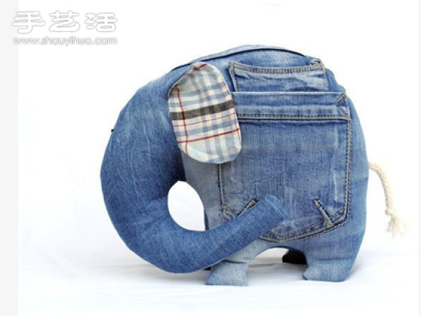 A group of wonderful handmade DIY jeans works to appreciate