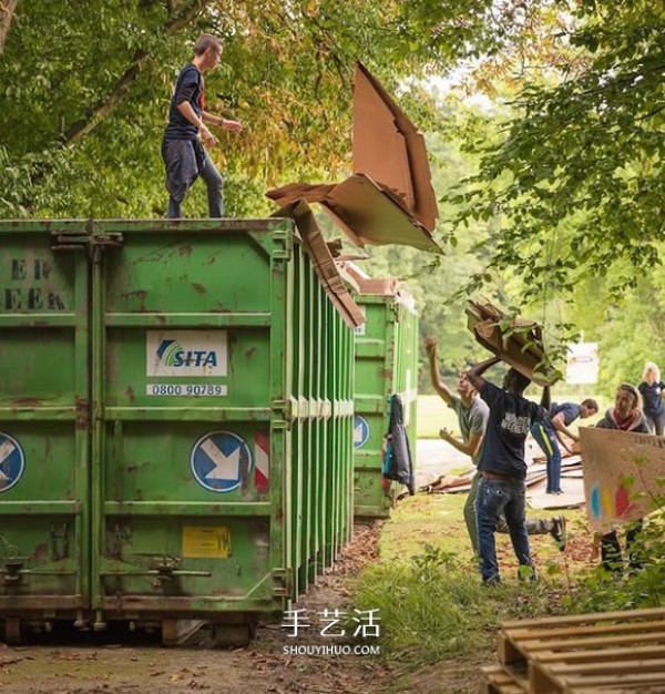 "Paper" to make the earth better, use corrugated paper to make tents to reduce waste