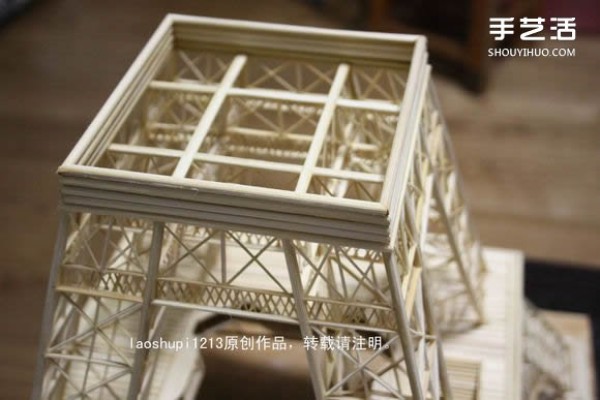 A detailed illustrated tutorial on making a model of the Eiffel Tower using chopsticks and bamboo skewers