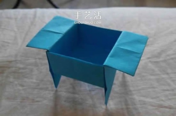 Childrens simple origami box tutorial: Illustration of the folding method of a tripod-shaped paper box