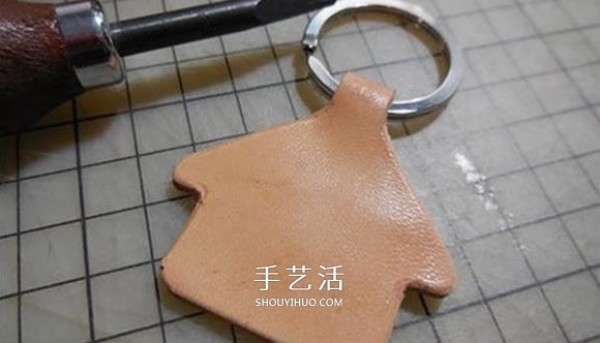 How to make your own leather keychain, how to make a handmade leather keychain