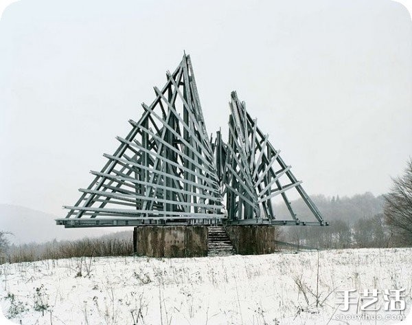 Former Yugoslavia: Postmodern Monumental Sculptures