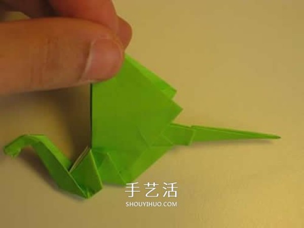 Step-by-step diagrams of hand-made origami pterosaurs. Illustrated process of folding pterosaurs