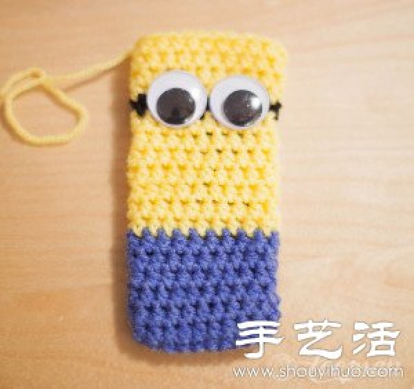 Handmade minion mobile phone case with woolen + crochet