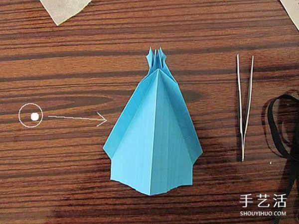 The origami method of the skull illustrates the process of folding the skull