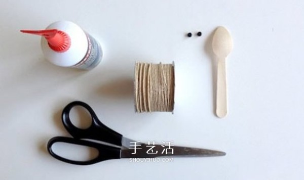 Creative handmade pictures of simple spoons for small animals made from disposable spoons