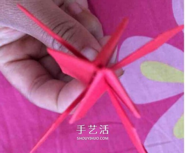 How to Origami a Lantern with Wings and Illustrations of How to Fold a Paper Lantern with Tassels