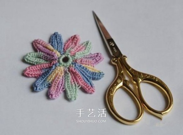 The method of crocheting colorful chrysanthemums in the graphic unit of the crocheting method of chrysanthemums