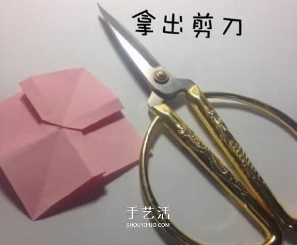 The steps of origami bow and the illustration of how to fold a simple bow