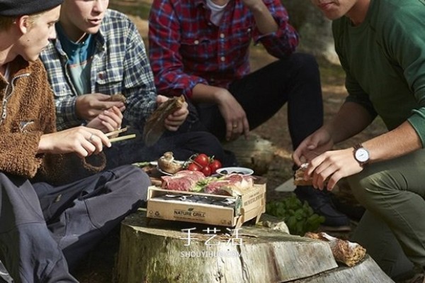 This is a disposable oven made of environmentally friendly paper and bamboo for barbecues