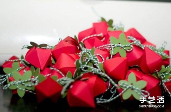 How to make a strawberry-shaped wedding candy box from a strawberry packaging box