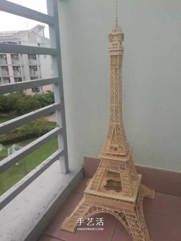 Detailed illustrated tutorial on hand-made Eiffel Tower model with bamboo sticks