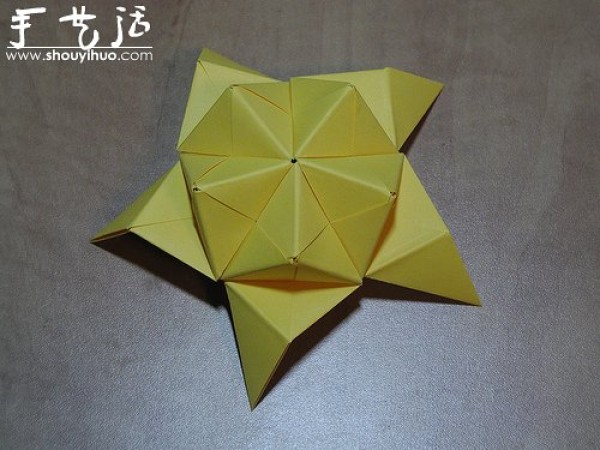 Appreciation of three-dimensional geometric origami works