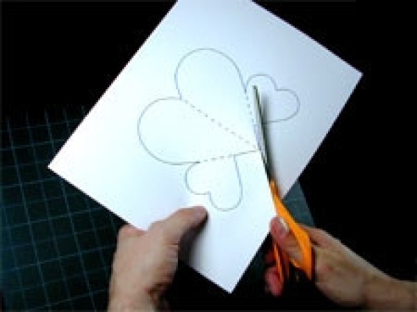 How to make simple love cards and make homemade three-dimensional love cards with illustrations