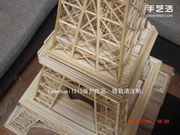 A detailed illustrated tutorial on making a model of the Eiffel Tower using chopsticks and bamboo skewers