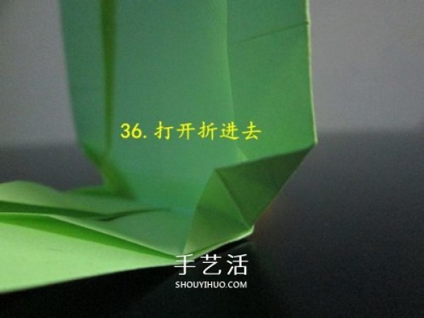 Handmade origami tank illustrated tutorial with detailed steps on how to fold a tank