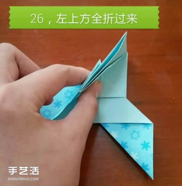 Illustrations on how to fold a butterfly flying into a heart, step-by-step instructions on origami with a butterflys heart shape