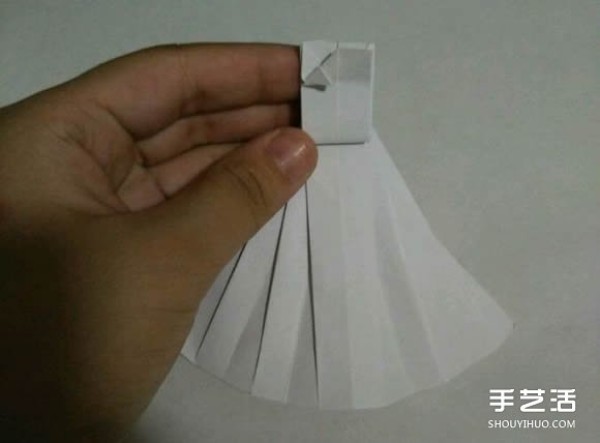 How to fold an origami wedding dress, illustrate the origami method of a wedding dress with steps