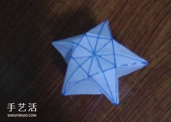 A star origami illustration that is difficult to fold a complex three-dimensional five-pointed star