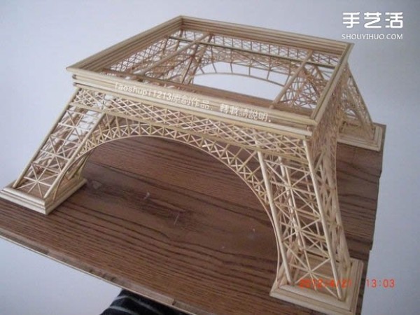 A detailed illustrated tutorial on making a model of the Eiffel Tower using chopsticks and bamboo skewers