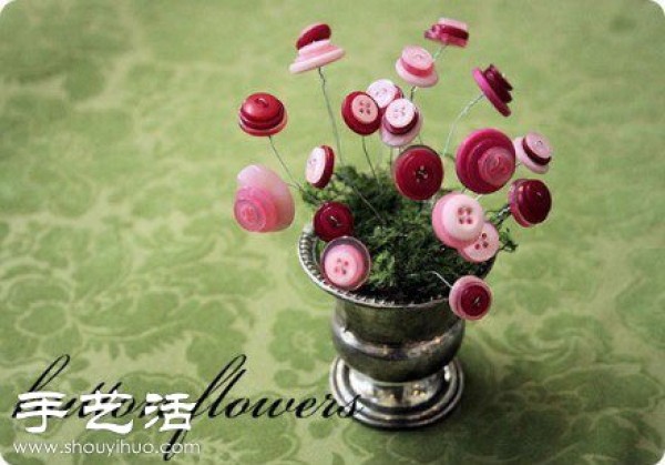 How to make DIY button bouquets with beautiful button bouquets