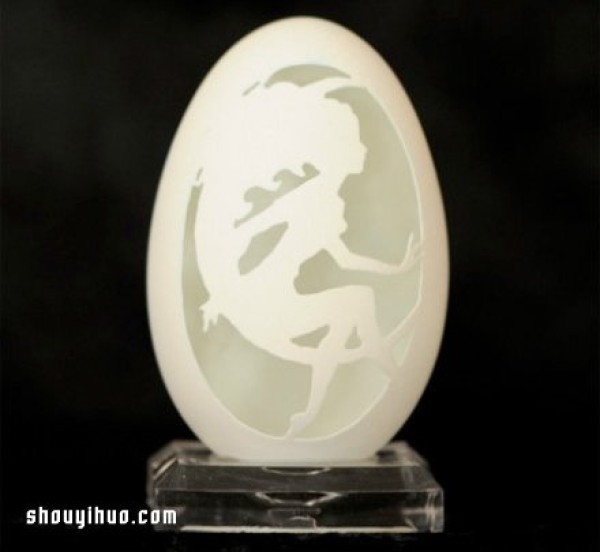 Appreciation of exquisite hand-made egg carving art works